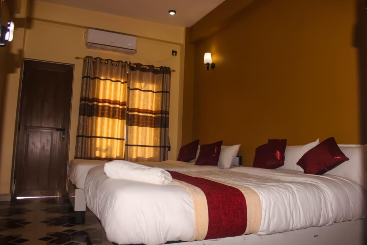 Hotel Flycatcher Sauraha Exterior foto