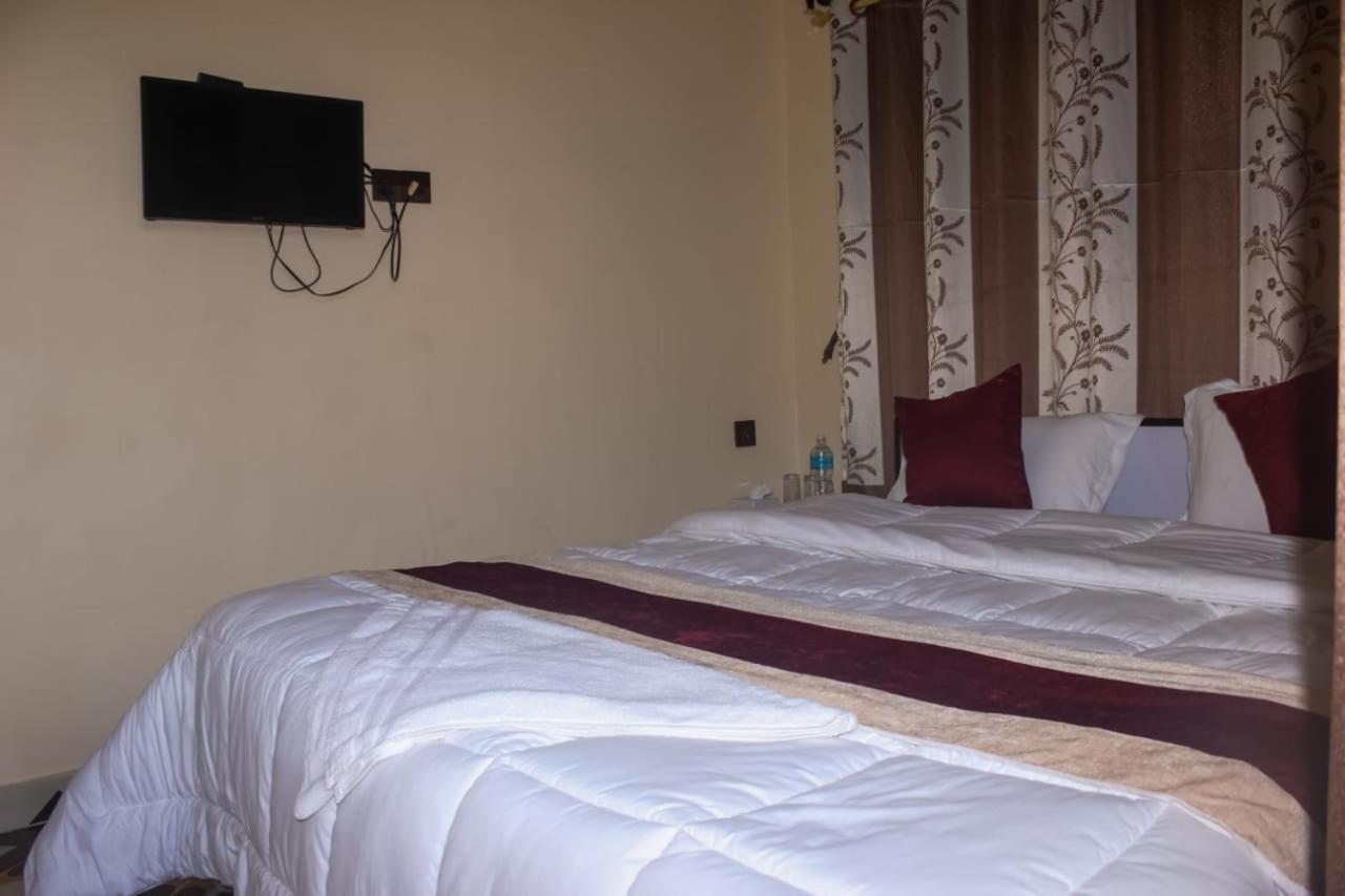 Hotel Flycatcher Sauraha Exterior foto