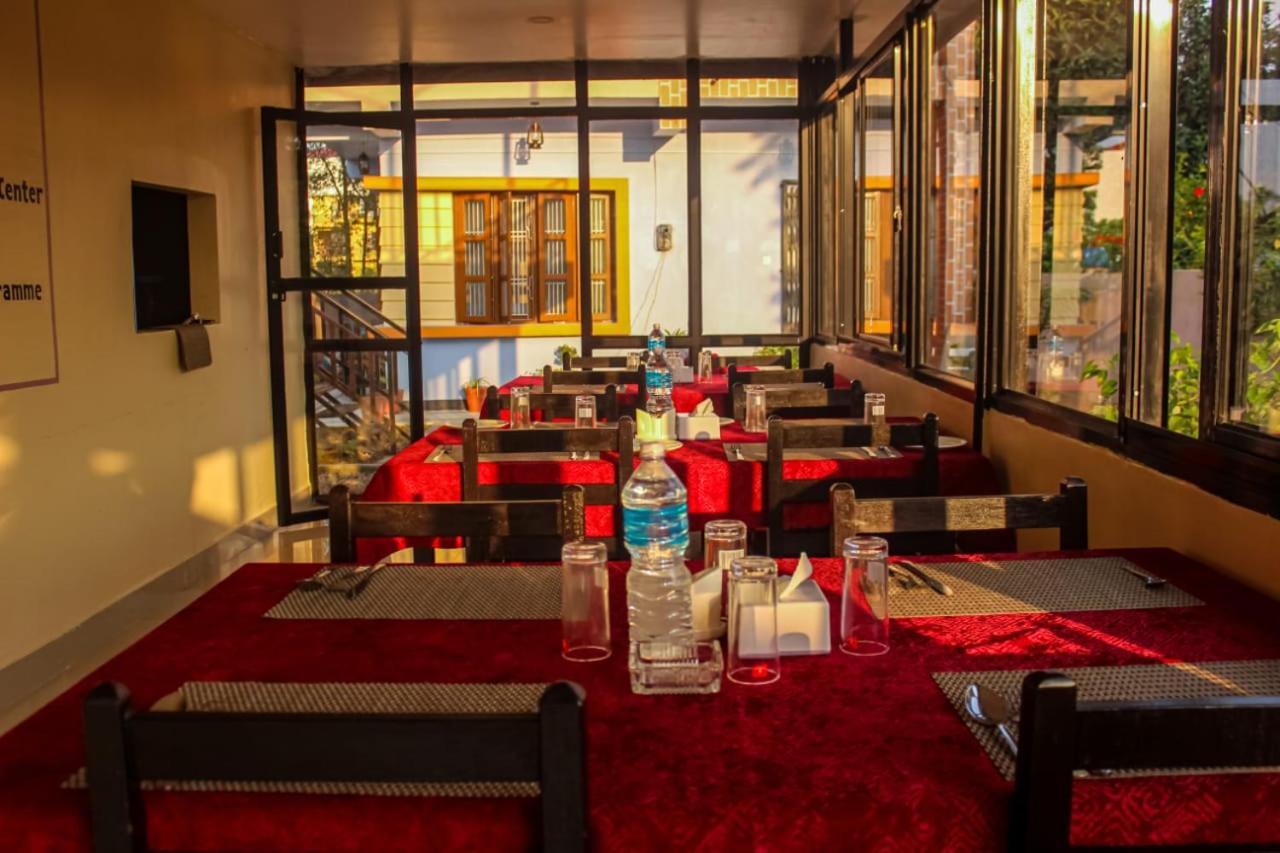 Hotel Flycatcher Sauraha Exterior foto