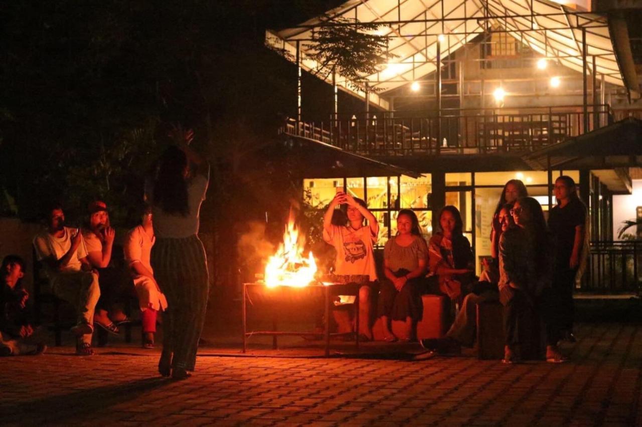 Hotel Flycatcher Sauraha Exterior foto