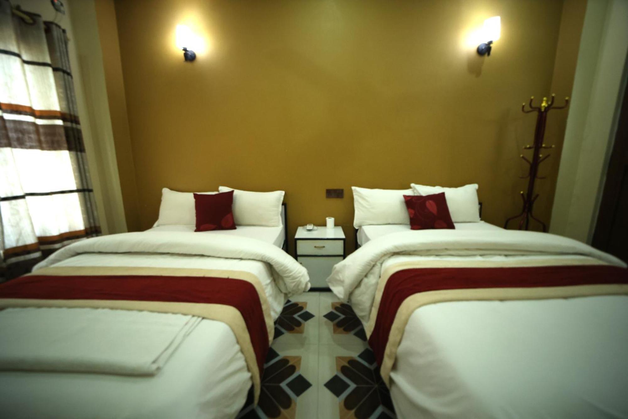 Hotel Flycatcher Sauraha Exterior foto