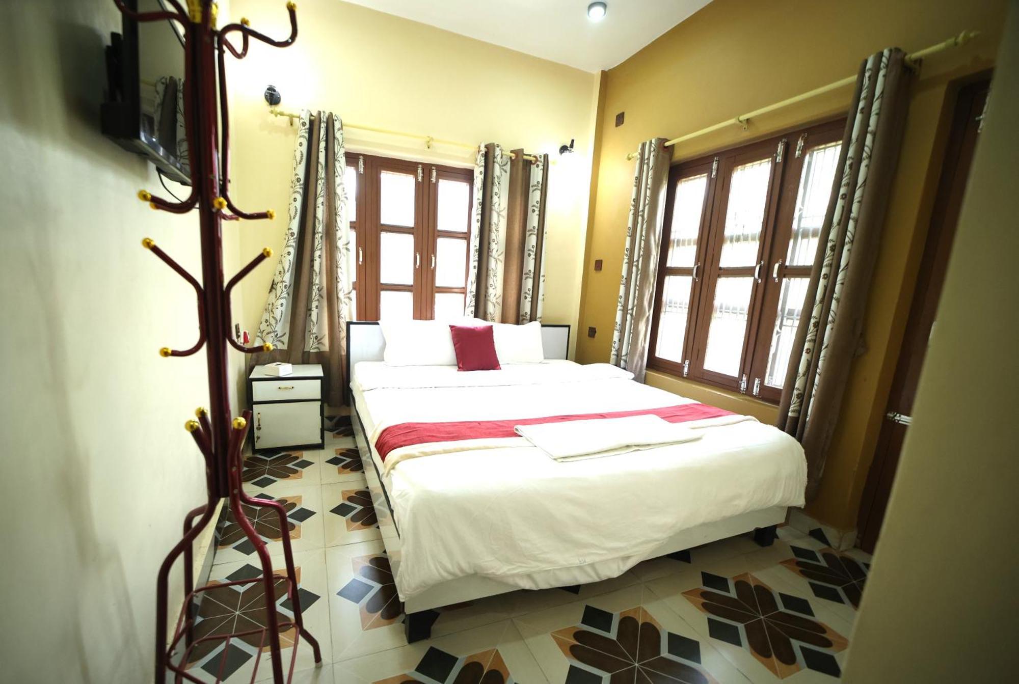 Hotel Flycatcher Sauraha Exterior foto