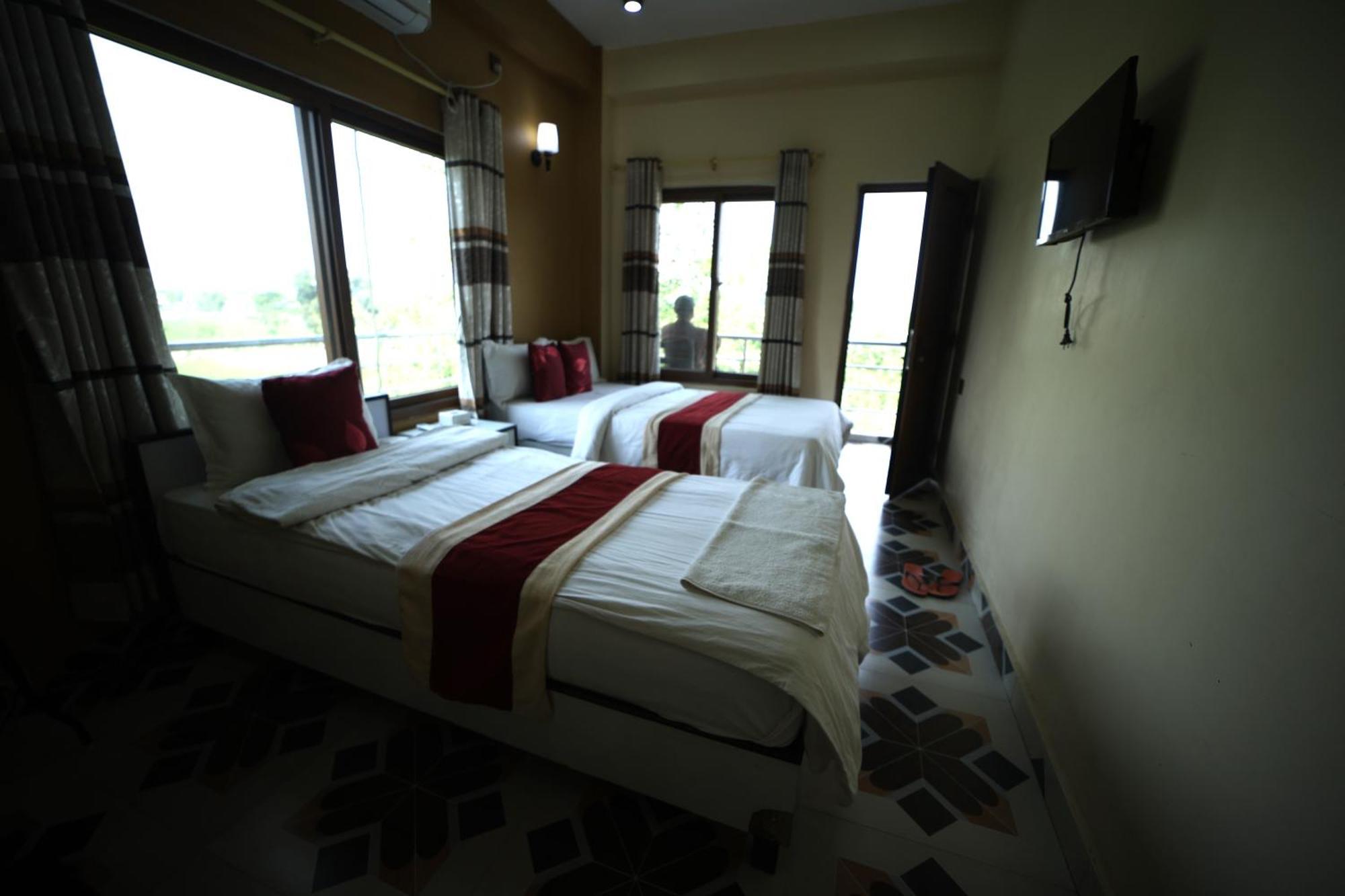 Hotel Flycatcher Sauraha Exterior foto