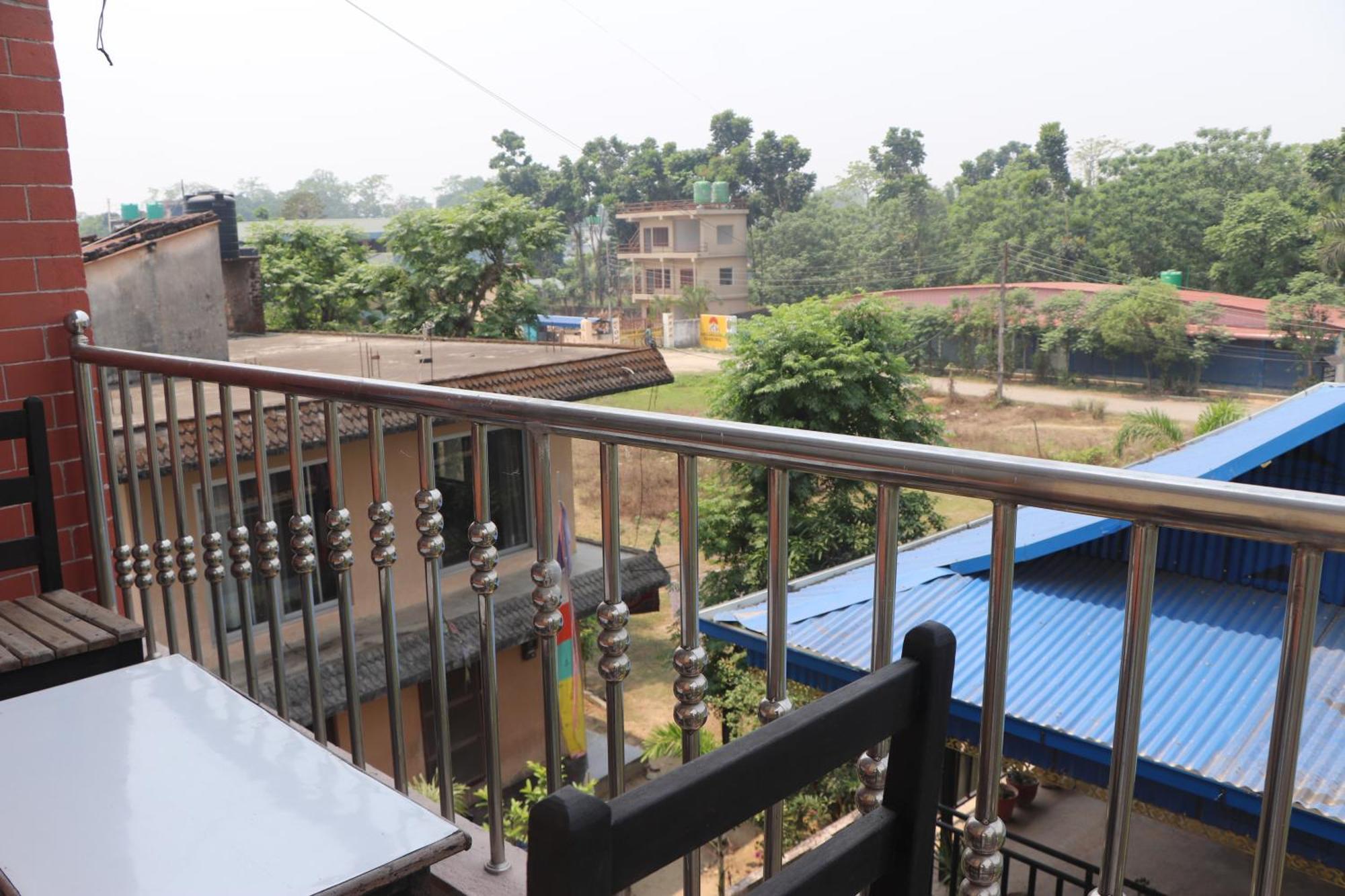 Hotel Flycatcher Sauraha Exterior foto
