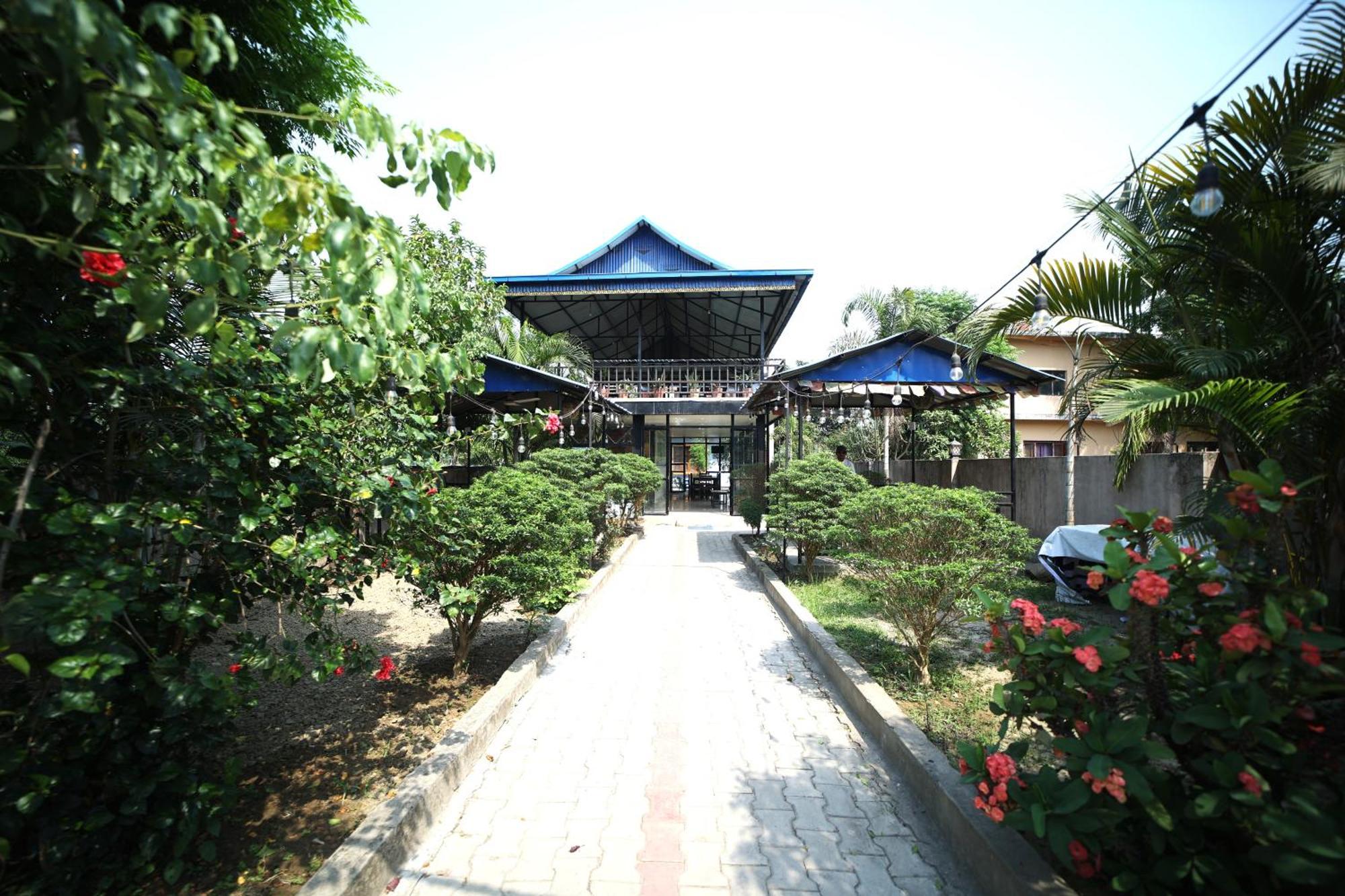 Hotel Flycatcher Sauraha Exterior foto