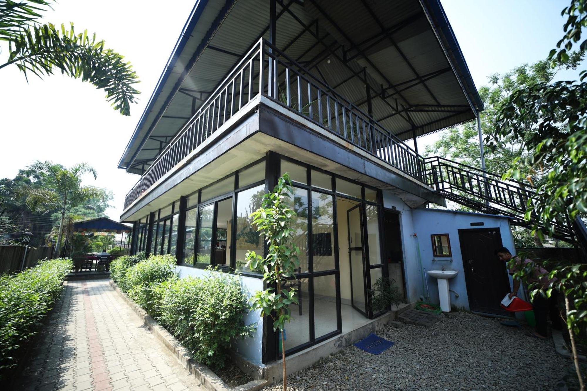 Hotel Flycatcher Sauraha Exterior foto