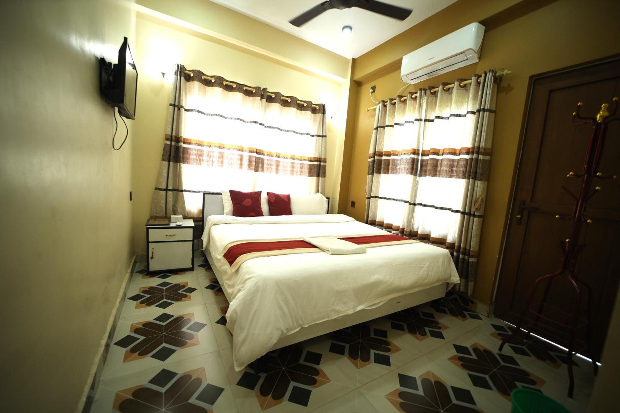 Hotel Flycatcher Sauraha Exterior foto