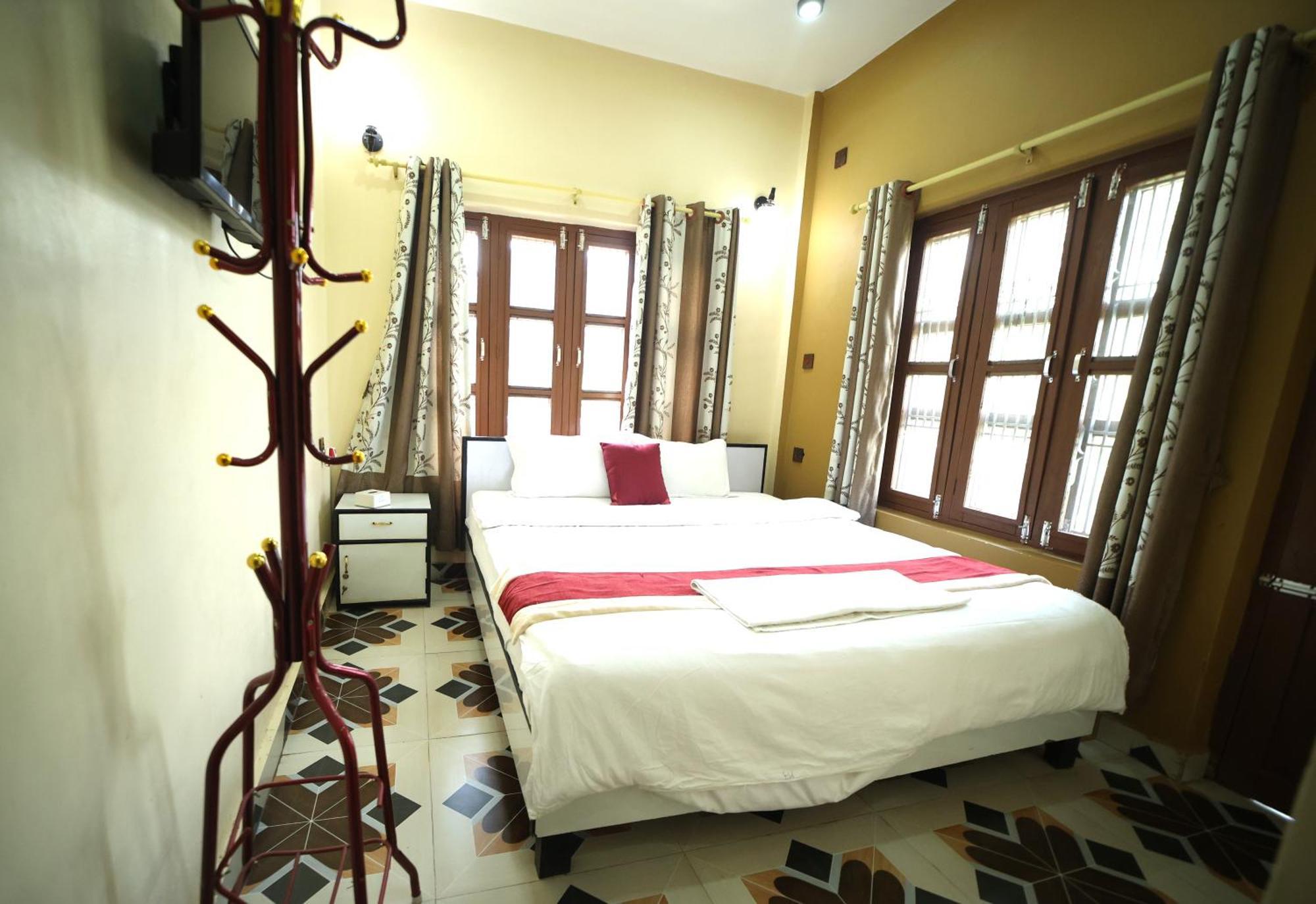 Hotel Flycatcher Sauraha Exterior foto