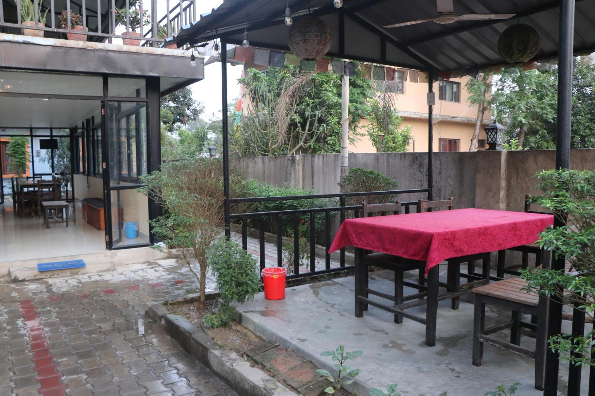 Hotel Flycatcher Sauraha Exterior foto