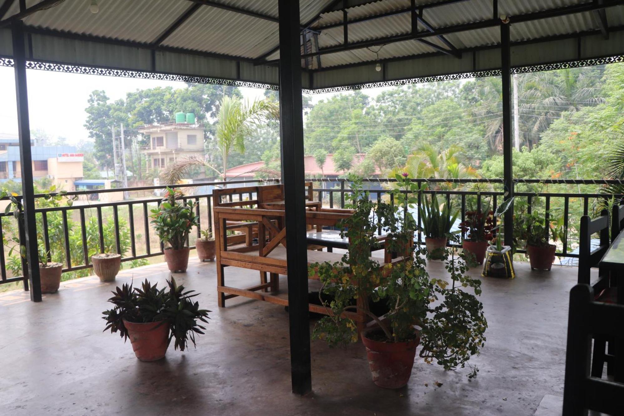 Hotel Flycatcher Sauraha Exterior foto